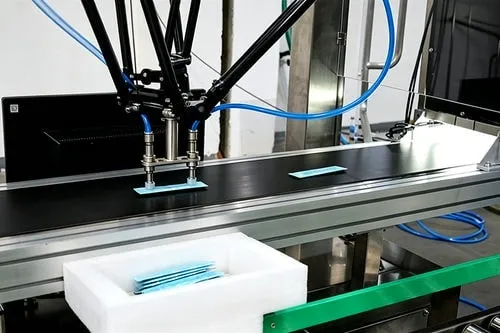 Máquina de clasificación con robot delta